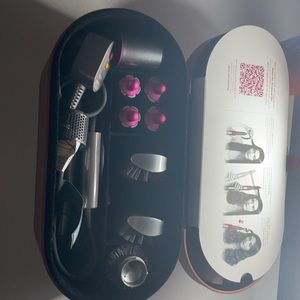 Dyson Airwrap styler- great condition